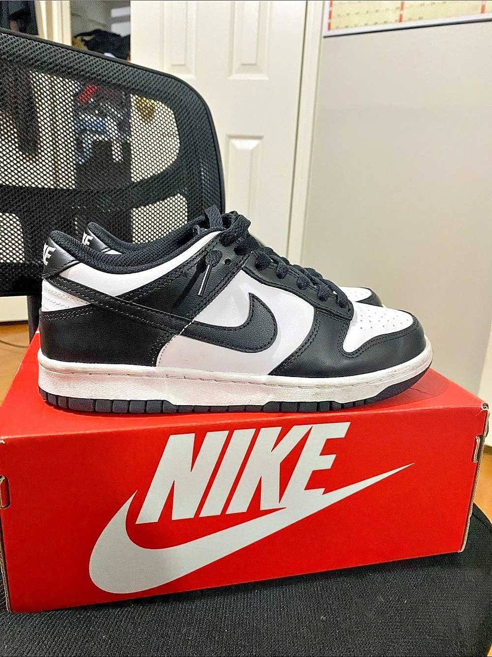 Nike Dunk Low (GS) 'Panda' Black & White Girls US 6Y